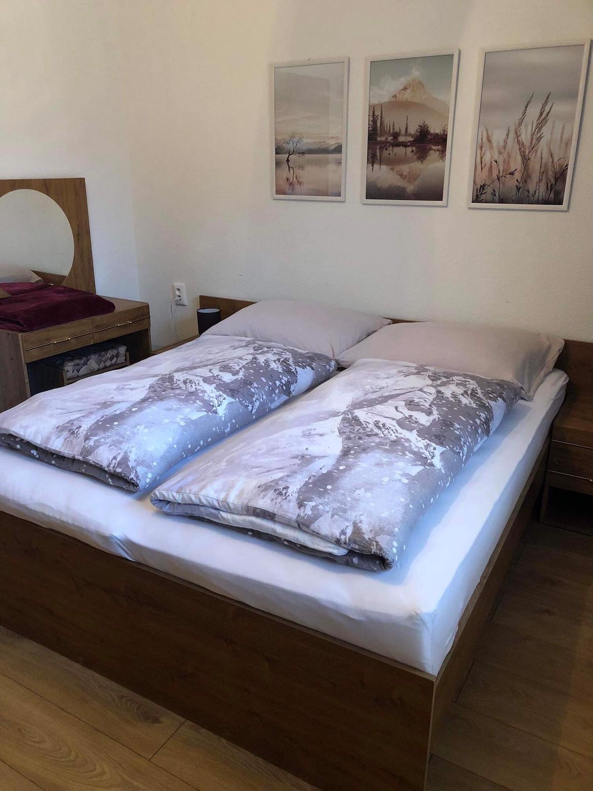 Spálňa 1 manželská posteľ + možnosť detskej postieľky - Chalupa u Strýka
