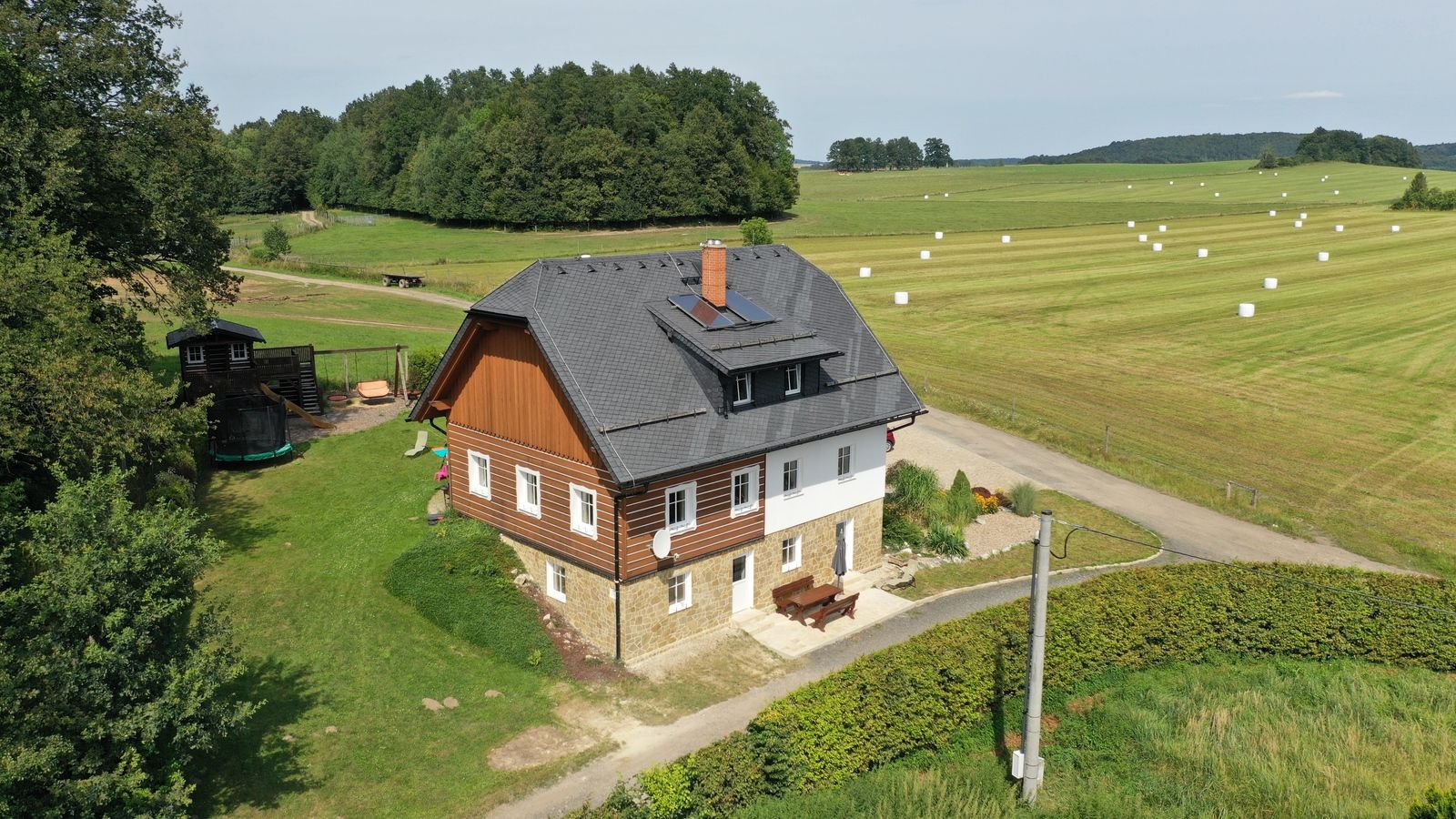 Ubytování na Roklinách — CABIN in Černá Voda