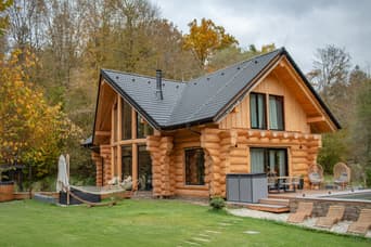 Canadian Cabin&Spa in the winter