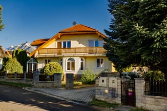 Family mansion with sauna, jacuzzi & gym v lete