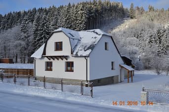 Ski chaloupka Sněženka v zime