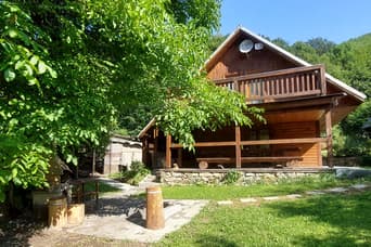 Hütten Lili a Ela im Sommer