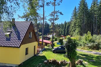 Apartmány u lesa v létě