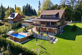Landhaus Kubínska im Sommer