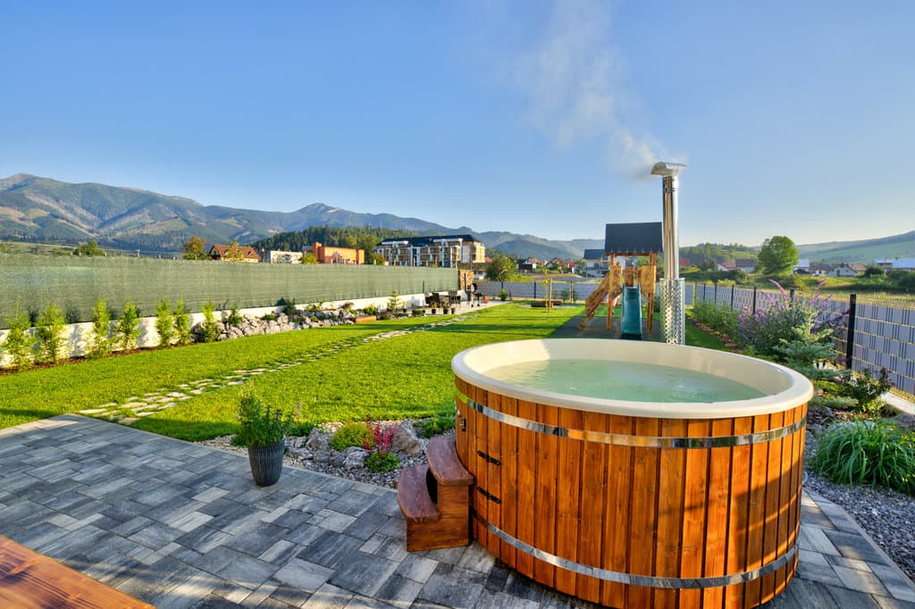 Kúpacia kaďa s výhľadom na Západné Tatry - Roháče - Chalet West - Zuberec