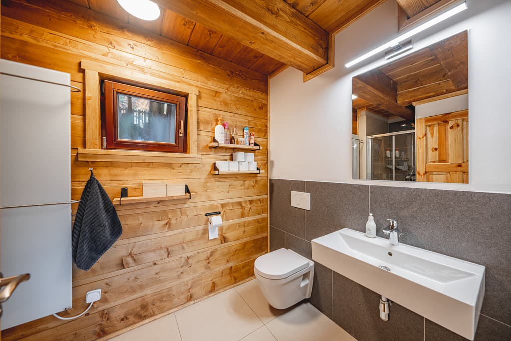 Bathroom with toilet - Roubenka Na Skalce