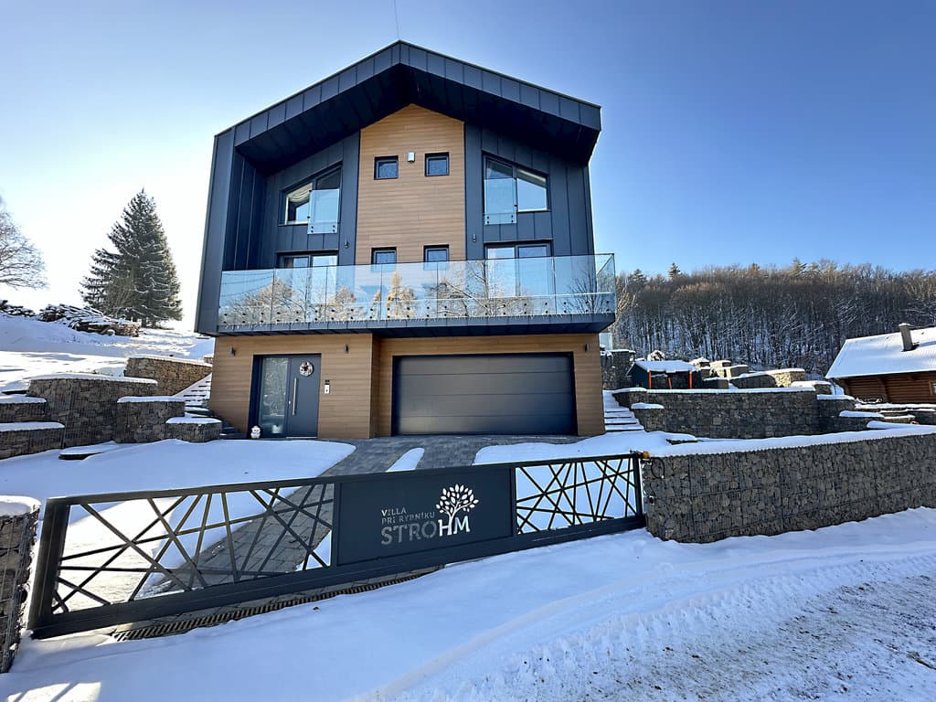 Villa pri rybníku STROHM im Winter