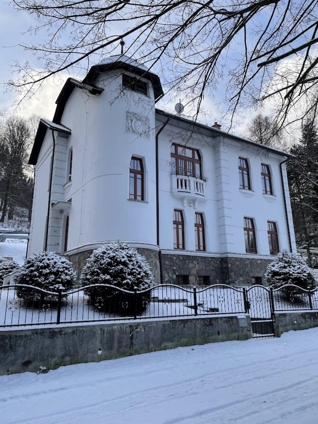 Vila Dom hostí télen