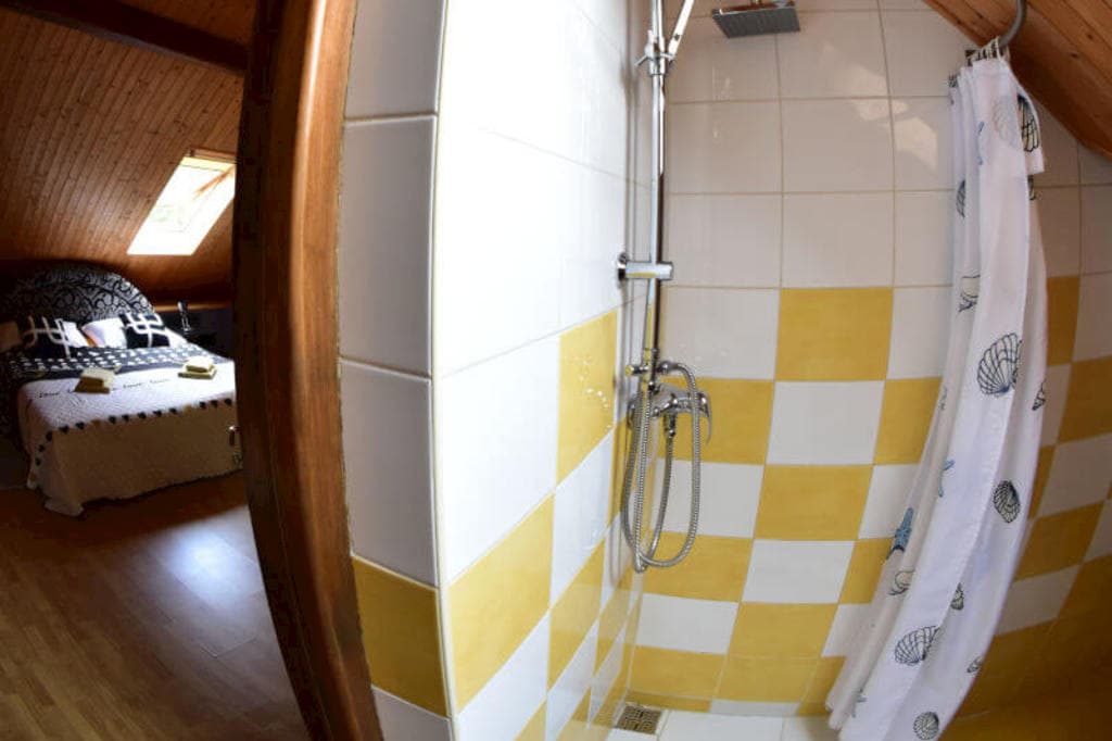 Žlutý pokoj Štvorlôžková izba s prístelkou - Pension Lažany