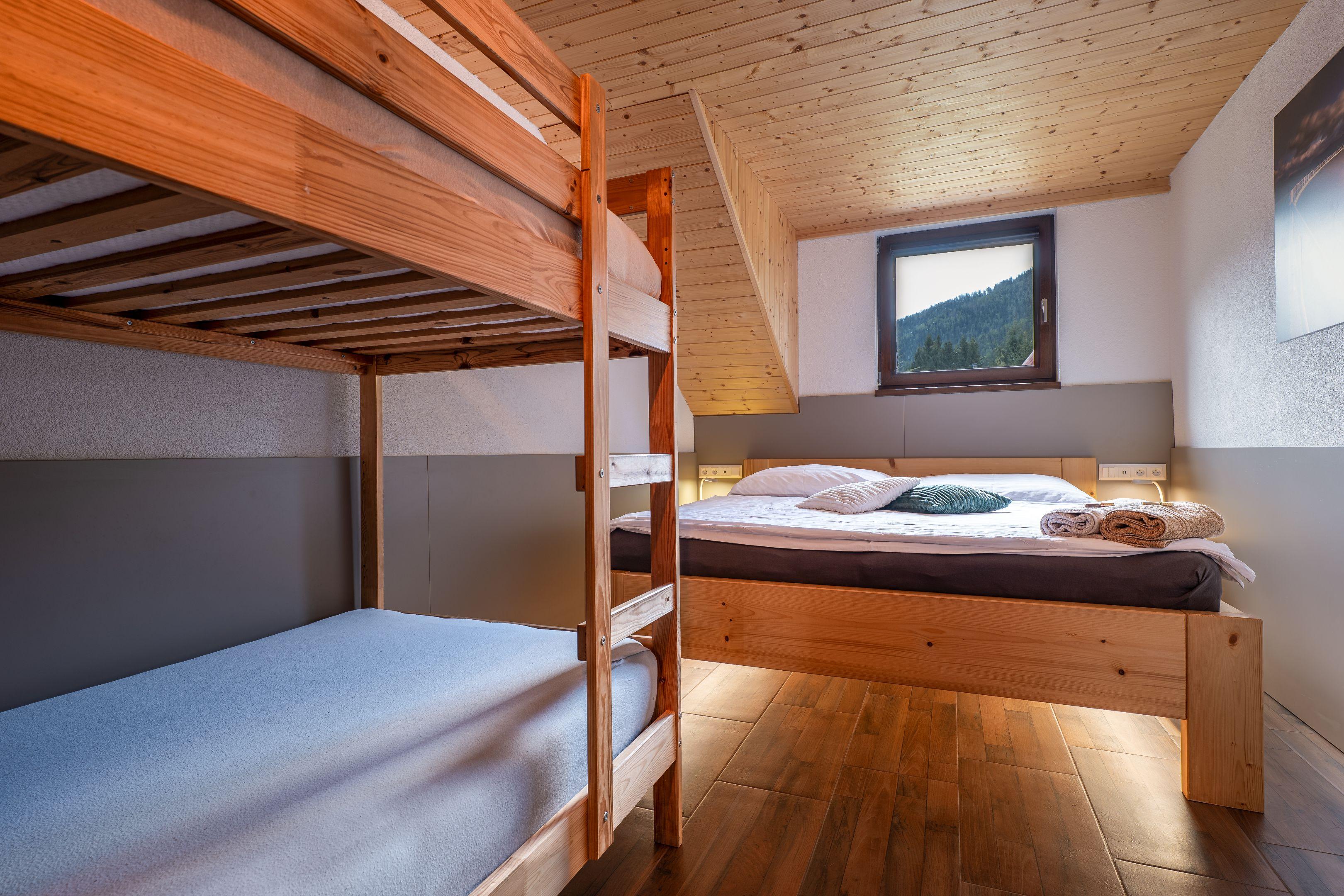 Pohodlná spálňa so zatemnením a vlastnou kúpeľňou. - Chalet Dereše