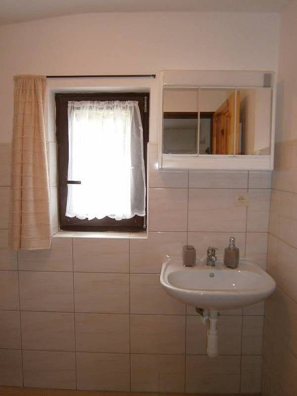 Bathroom with toilet - Cottage Ellinka