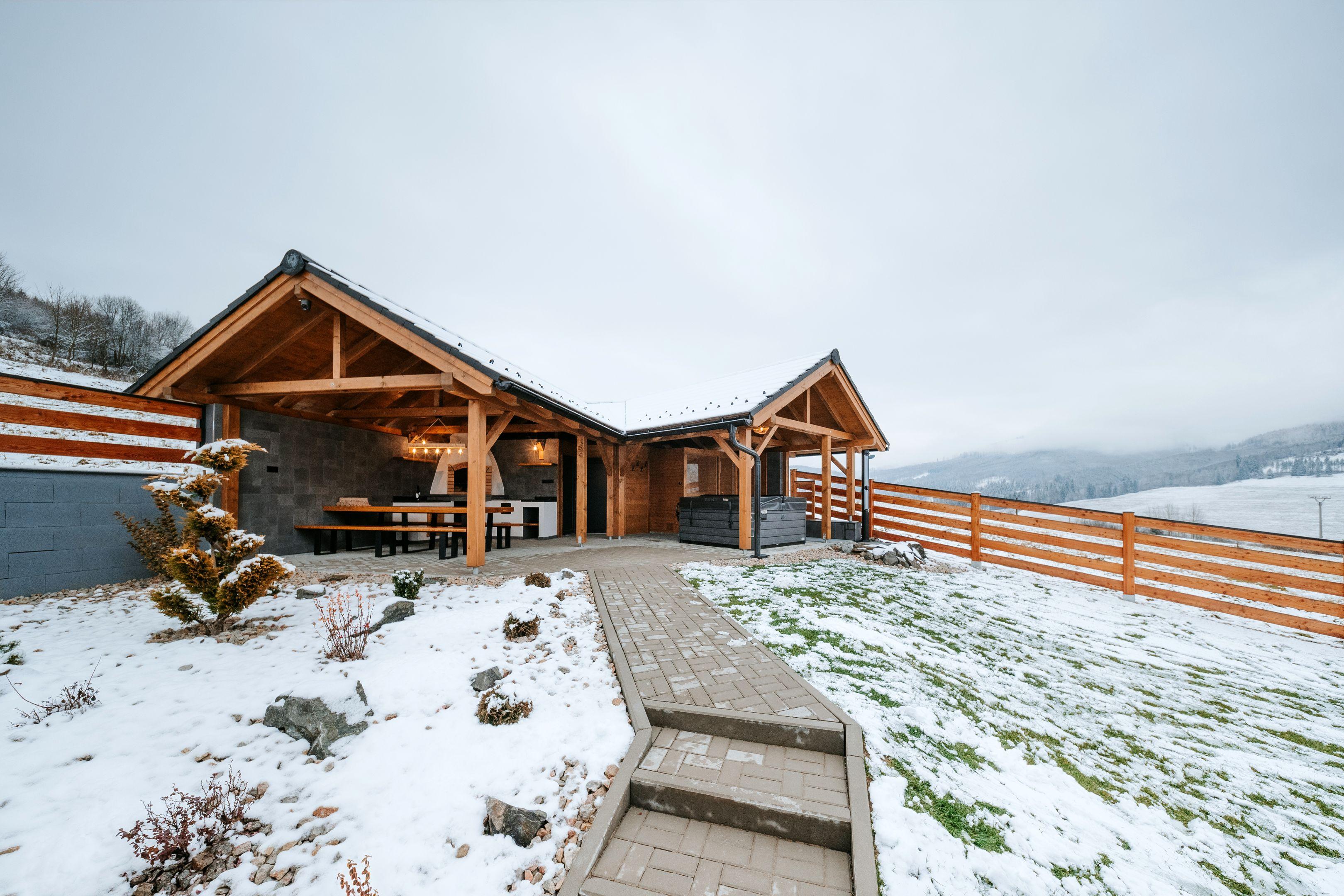 Exterior - Zrub Azarka s vírivkou a saunou