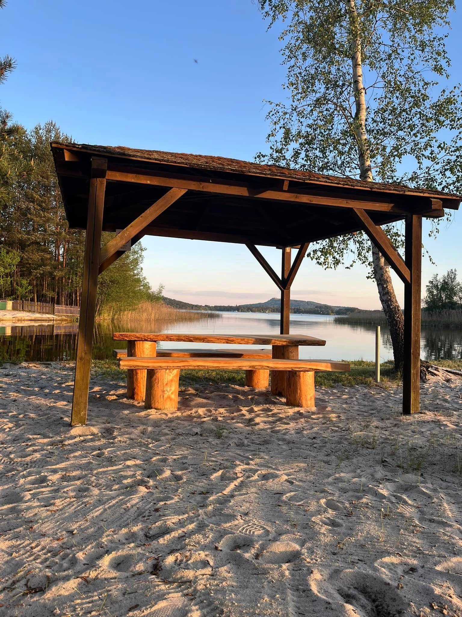 Exteriér - První Dvě chatky Máchovo jezero