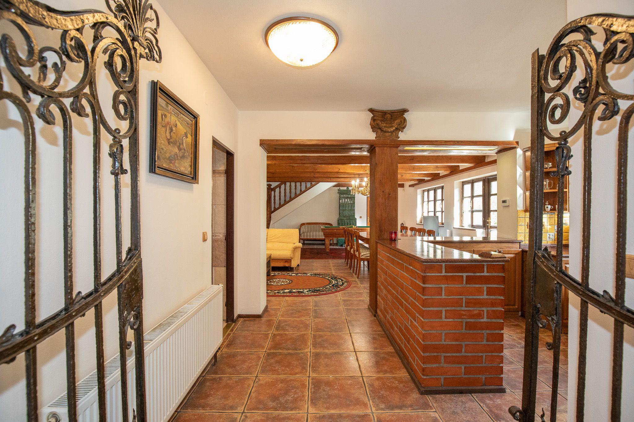 Rodinný dům desetilůžkový s balkonem a terasou s krbem Chalupa - Resort U Jelena