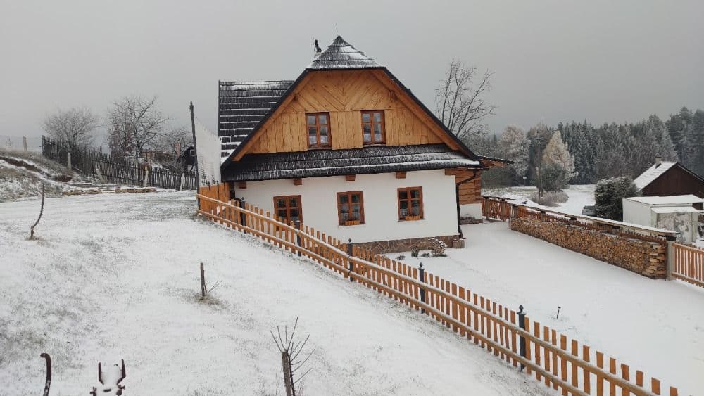 Chalupa Pod kopcem v zimě