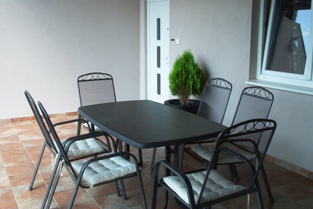 posedenie na vrchnej terase - Apartmány Petra