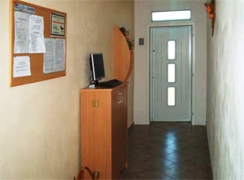 vchod do budovy - Apartmány Petra