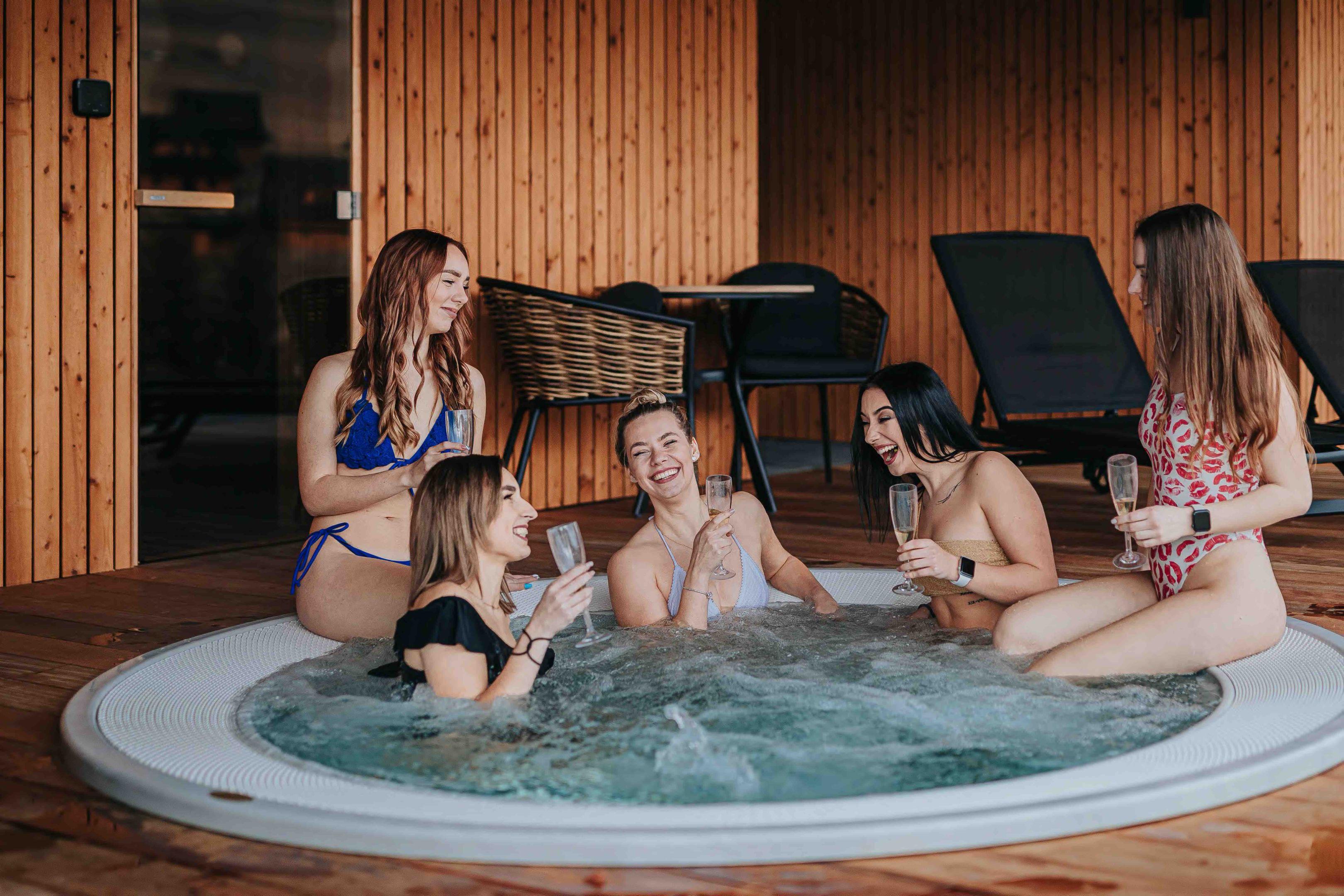 Profi vírivka pre 6 osôb. Filtrácia bez použitia chlóru. - Vila Downhills Residence