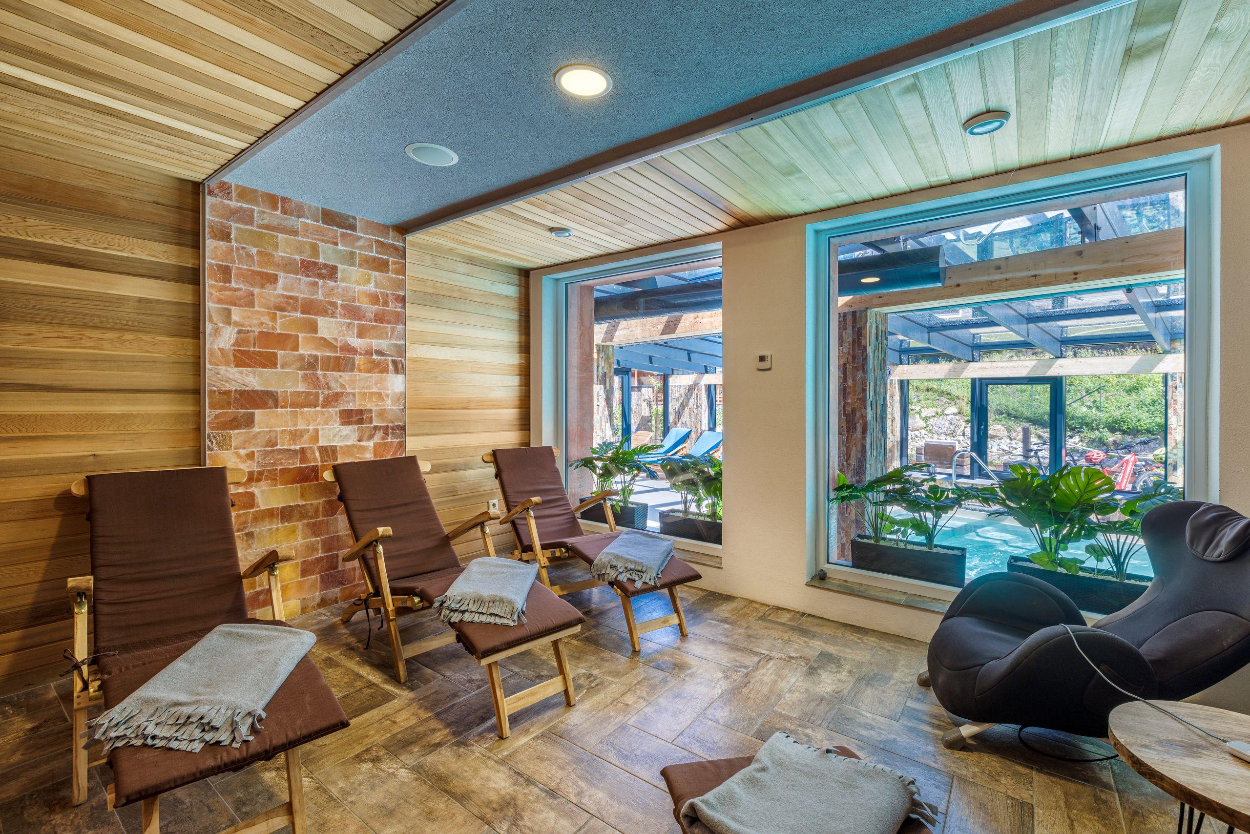 Oddychová miestnosť vo wellness s masážnym kreslom. - Lopušná dolina Resort