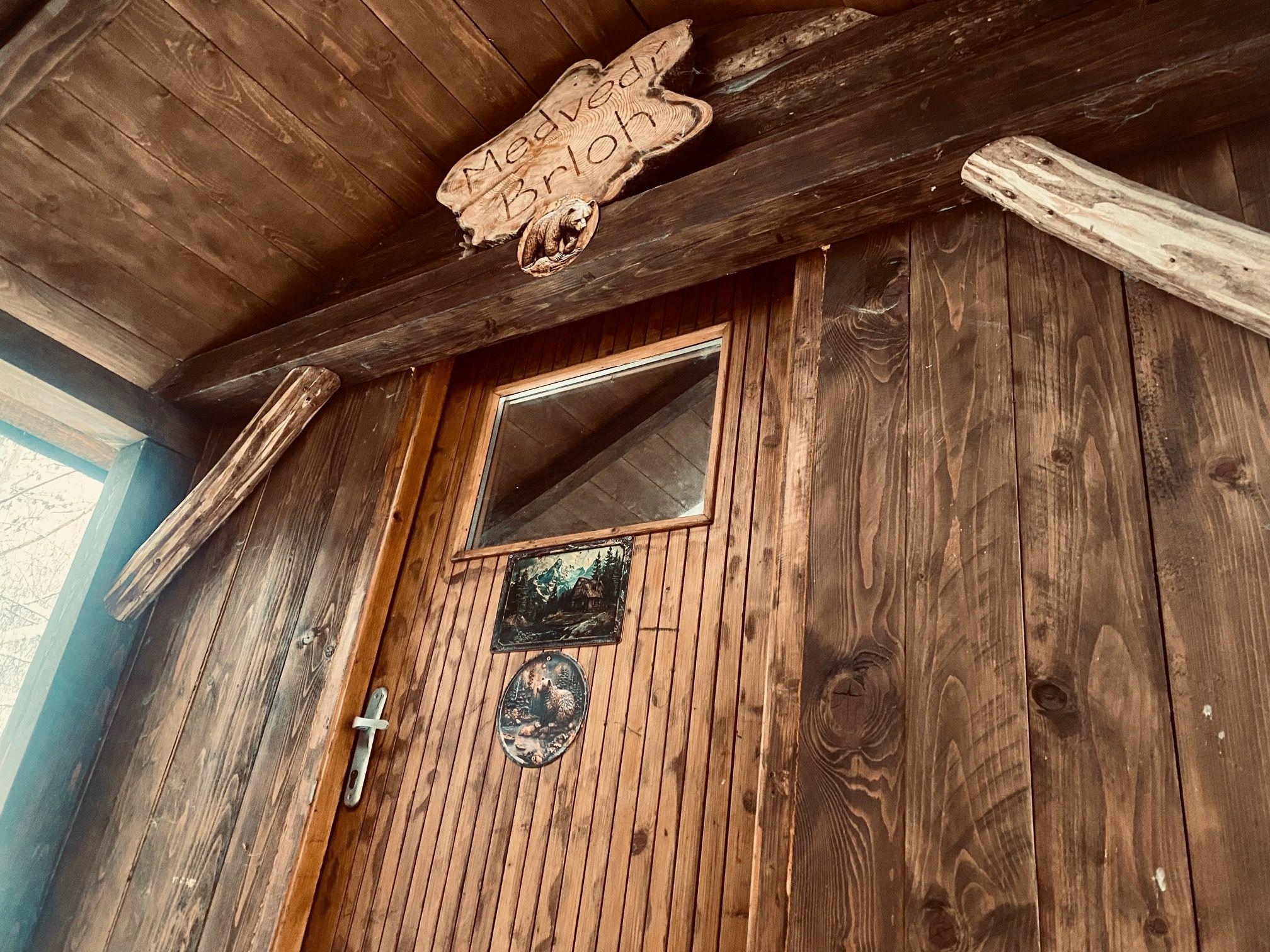 Exteriér - Horská panoramatická útulňa Medvedí Brloh