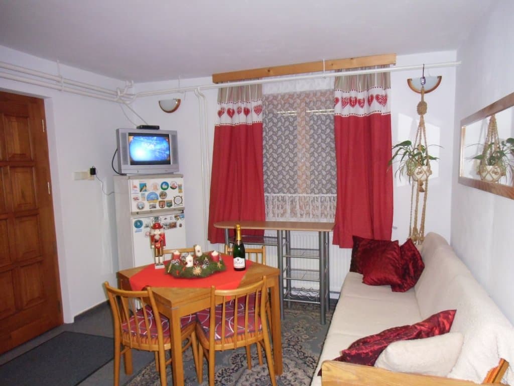 apartmán - jedáleň - Chatka a Privát Jelka