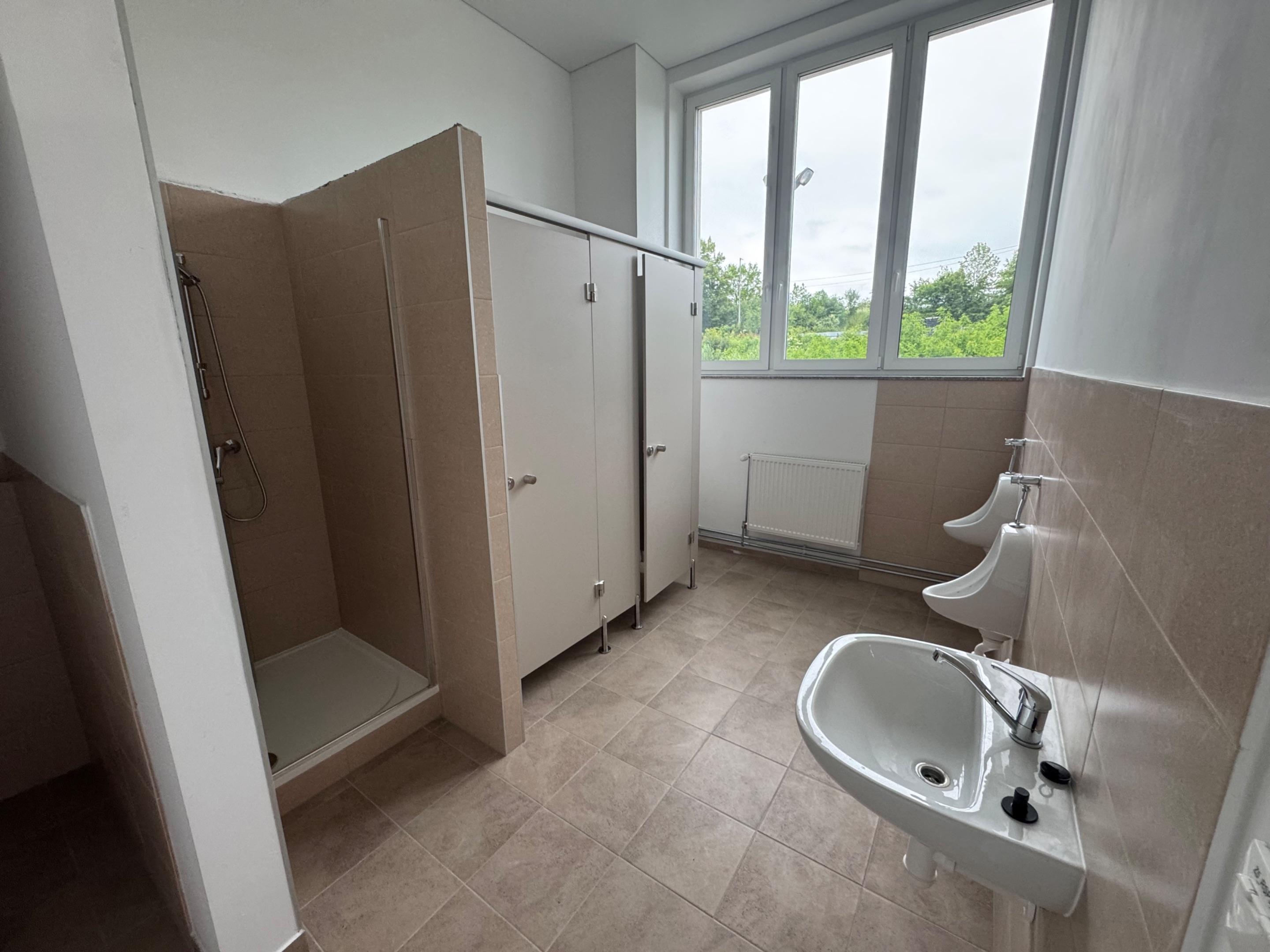 Badezimmer mit Toilette - Herberge Zarlin