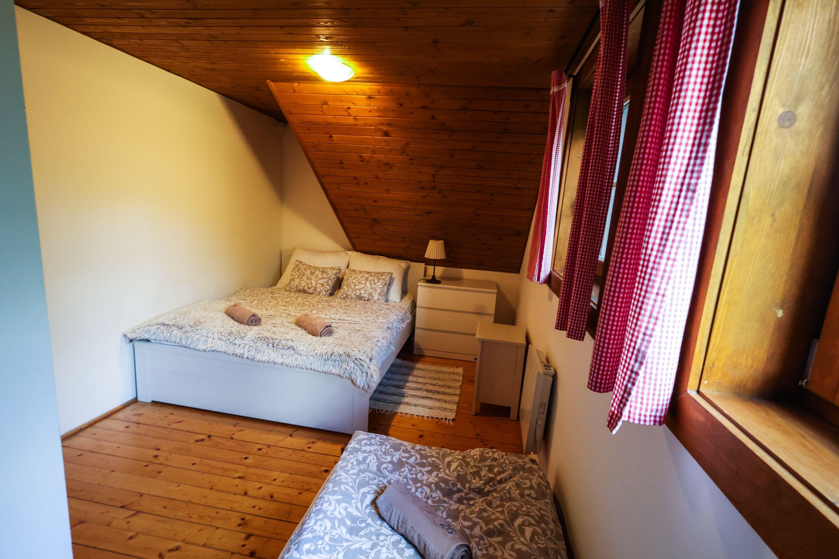 Pokój trzyosobowy  - Domek drewniany Slnečnica