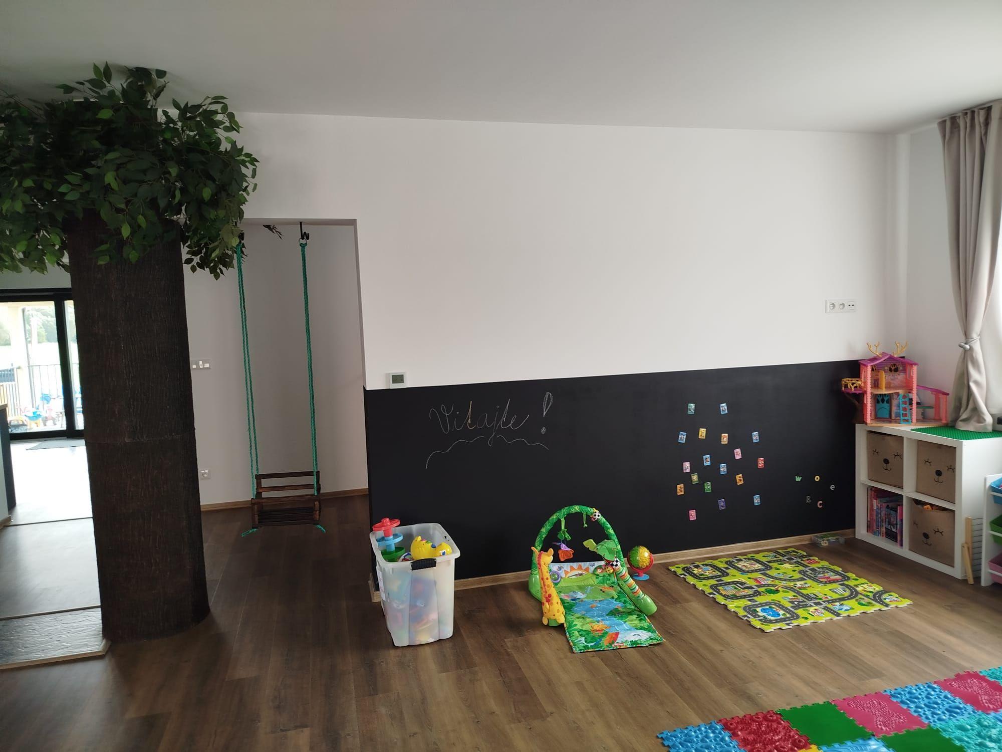 Detičky, treba pokresliť tabuľovo magneticku stenu... - Chata Sunrise