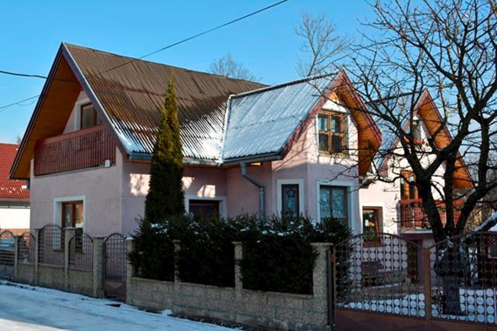 Pohľad z ulice - Jeseň - Apartmán Erika