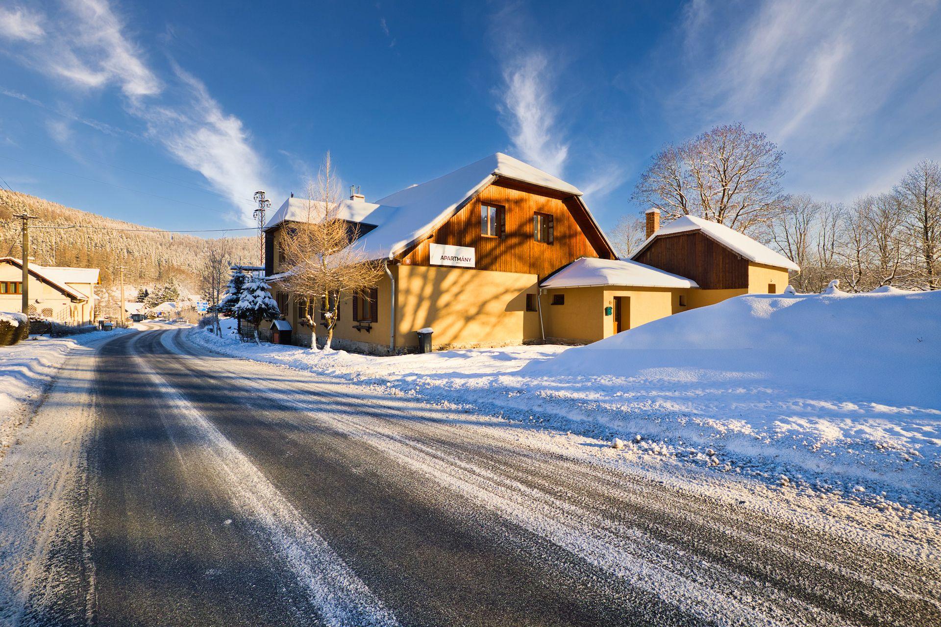 Appartements Pod Šerákem im Winter