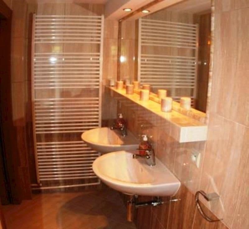 Bathroom with toilet - Cottage Petronella
