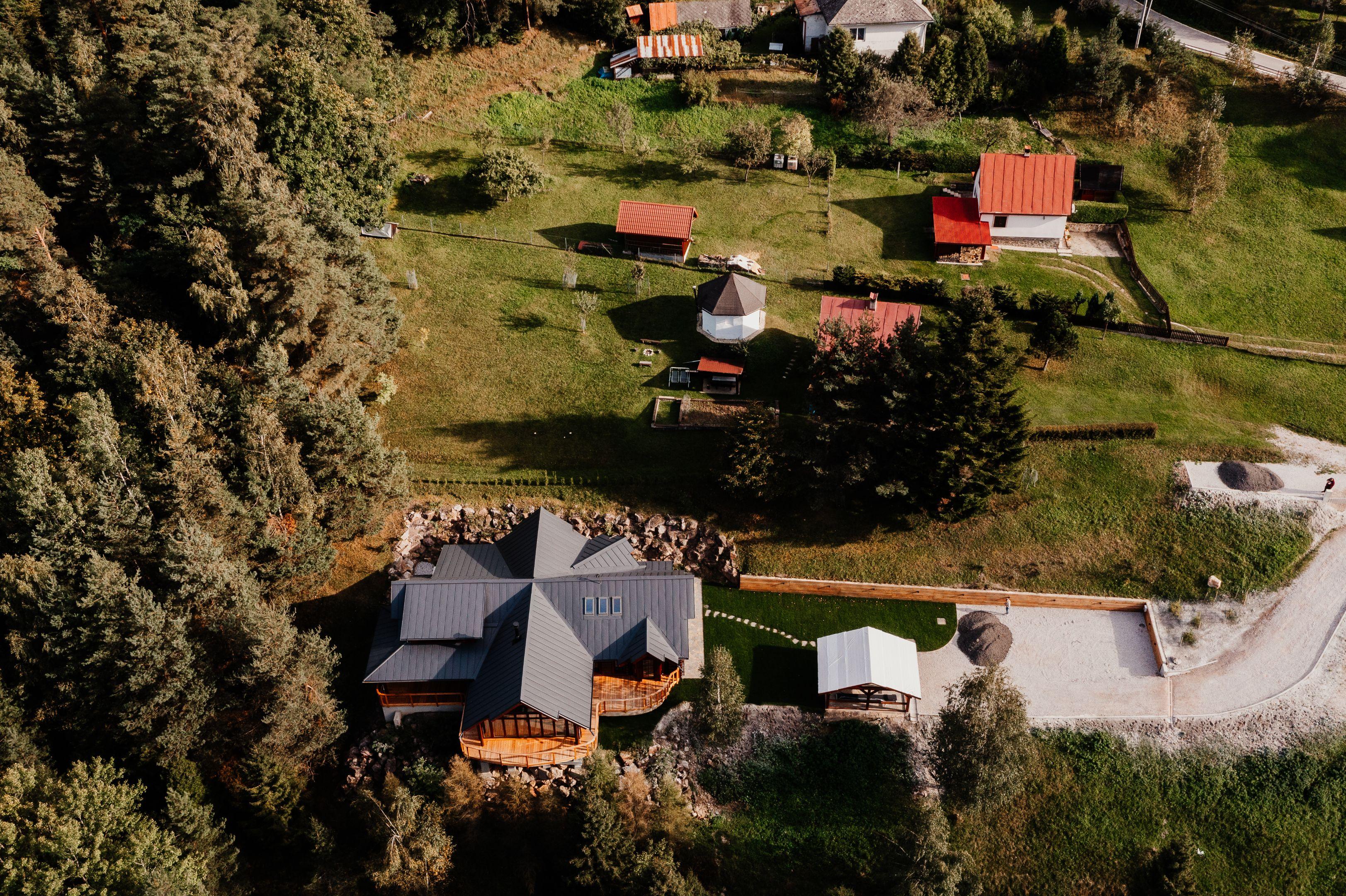 Exteriér - Zrub Na Okraji Lesa