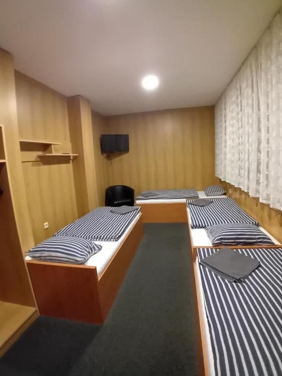 Čtyřlůžkový pokoj  - Hotel a ubytovna Zimní stadion Slaný