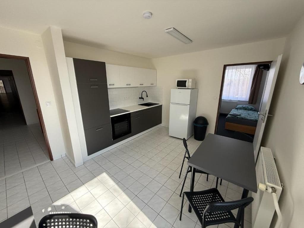 Apartmán se 3 ložnicemi a výhledem Apartmán s 3 ložnicemi - Hotel a ubytovna Zimní stadion Slaný