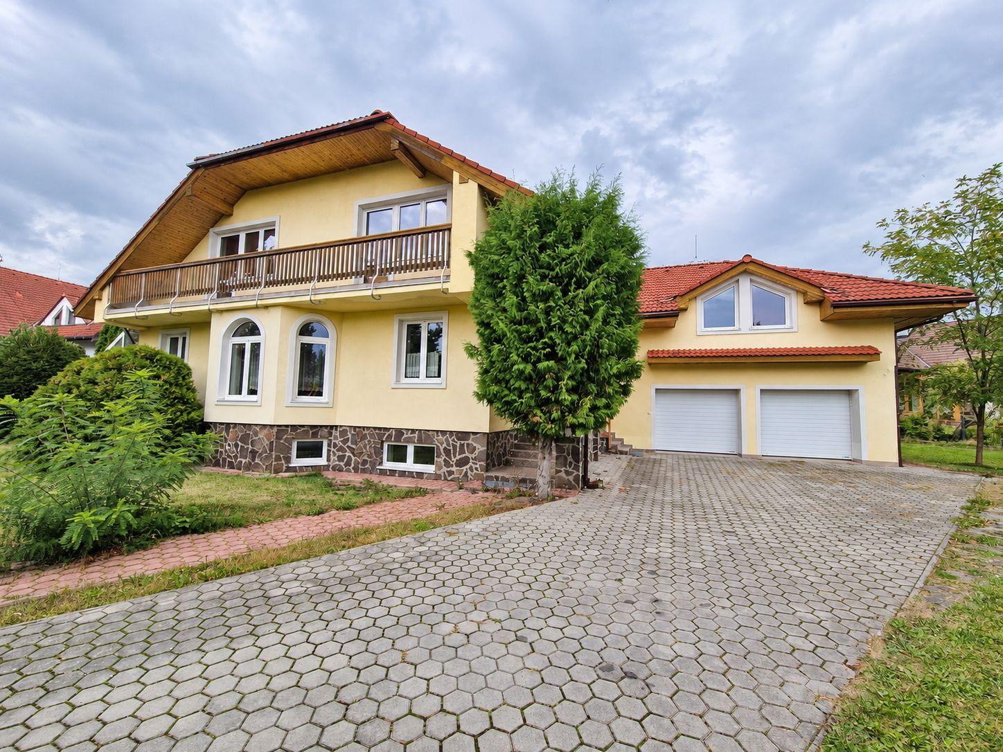 Exteriér - Family mansion with sauna, jacuzzi & gym