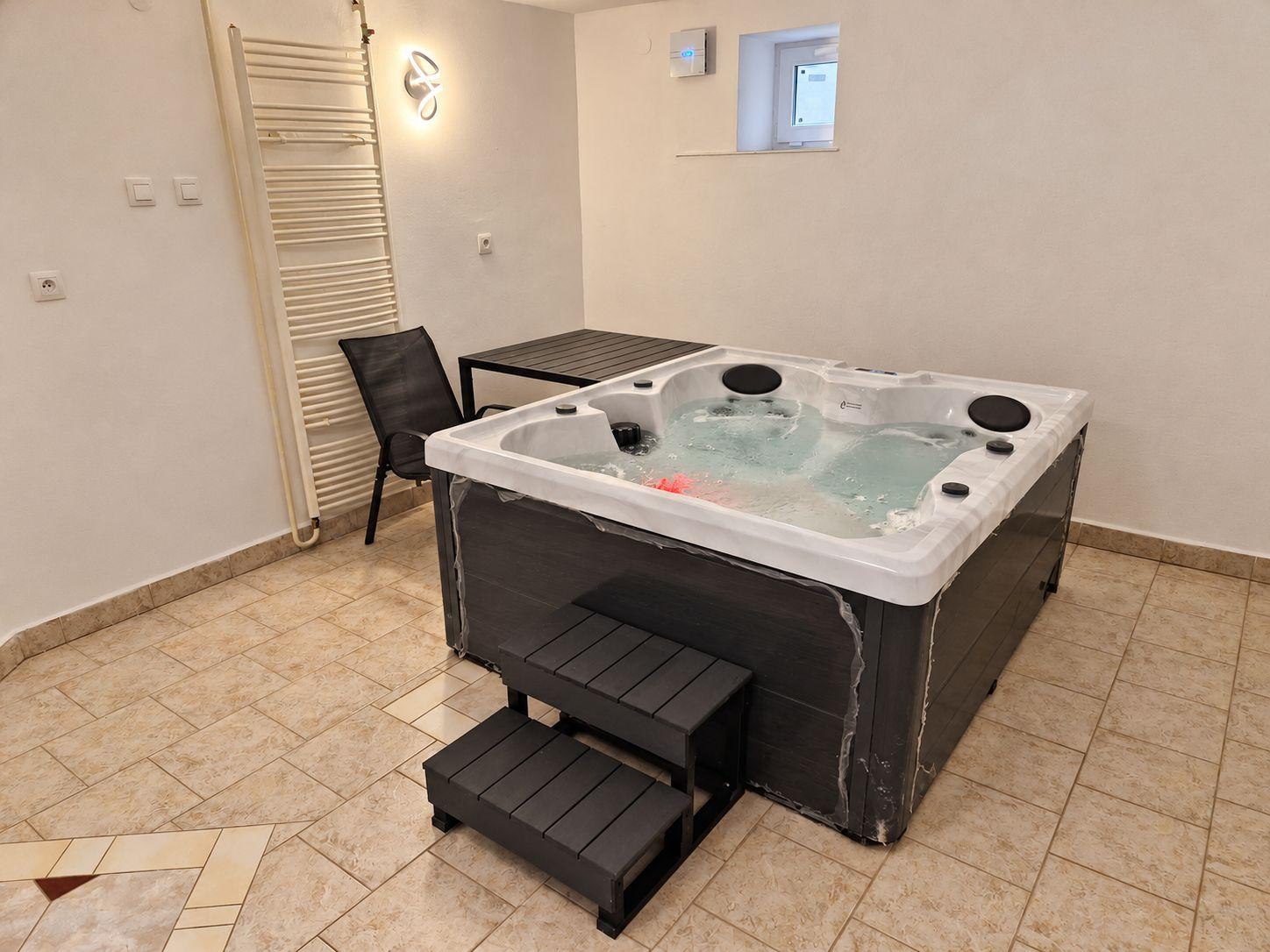 Interiér - Family mansion with sauna, jacuzzi & gym