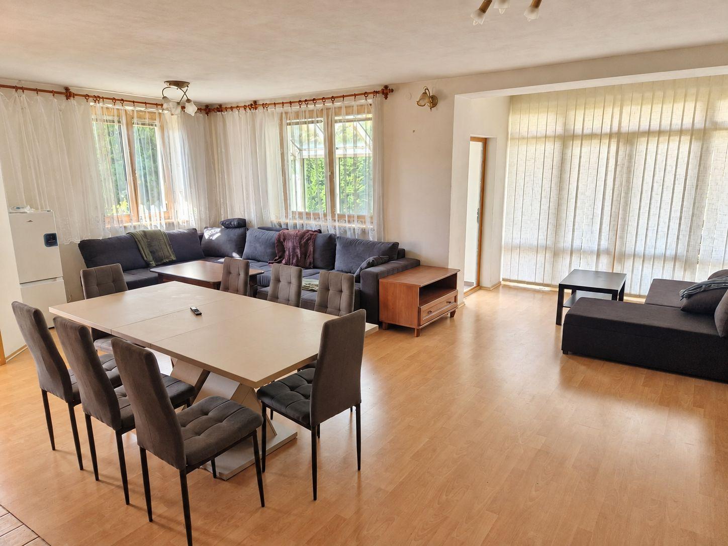 Obývacia miestnosť - Family mansion with sauna, jacuzzi & gym