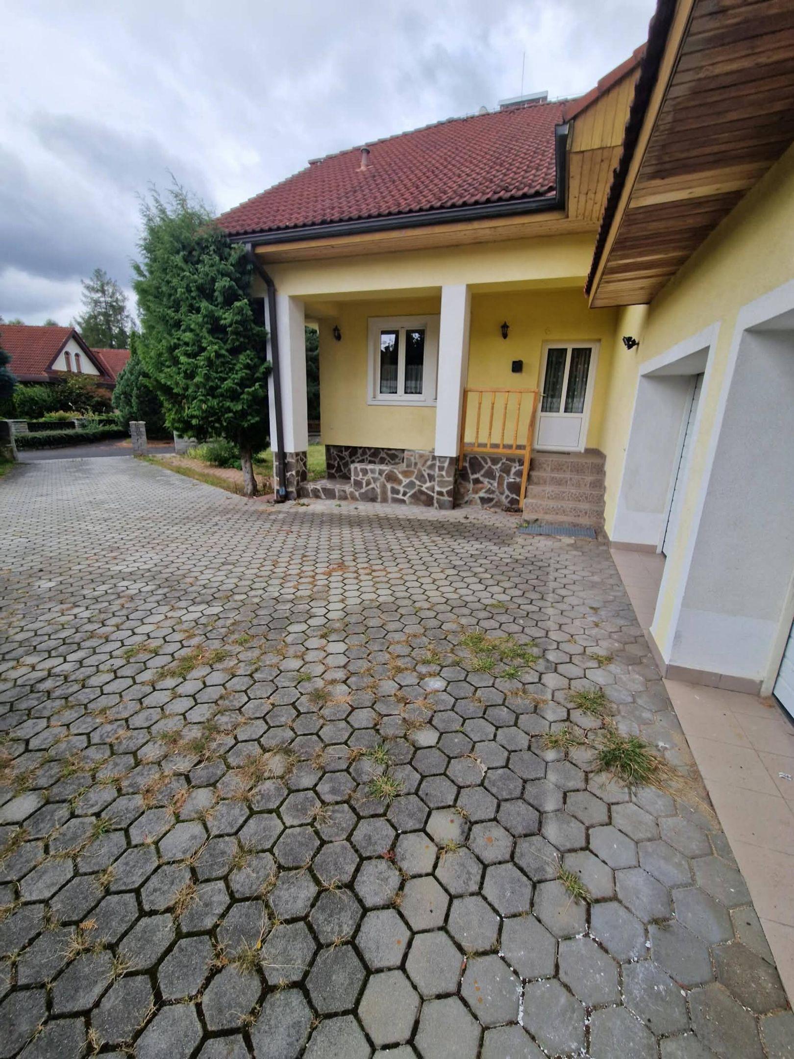 Exteriér - Family mansion with sauna, jacuzzi & gym