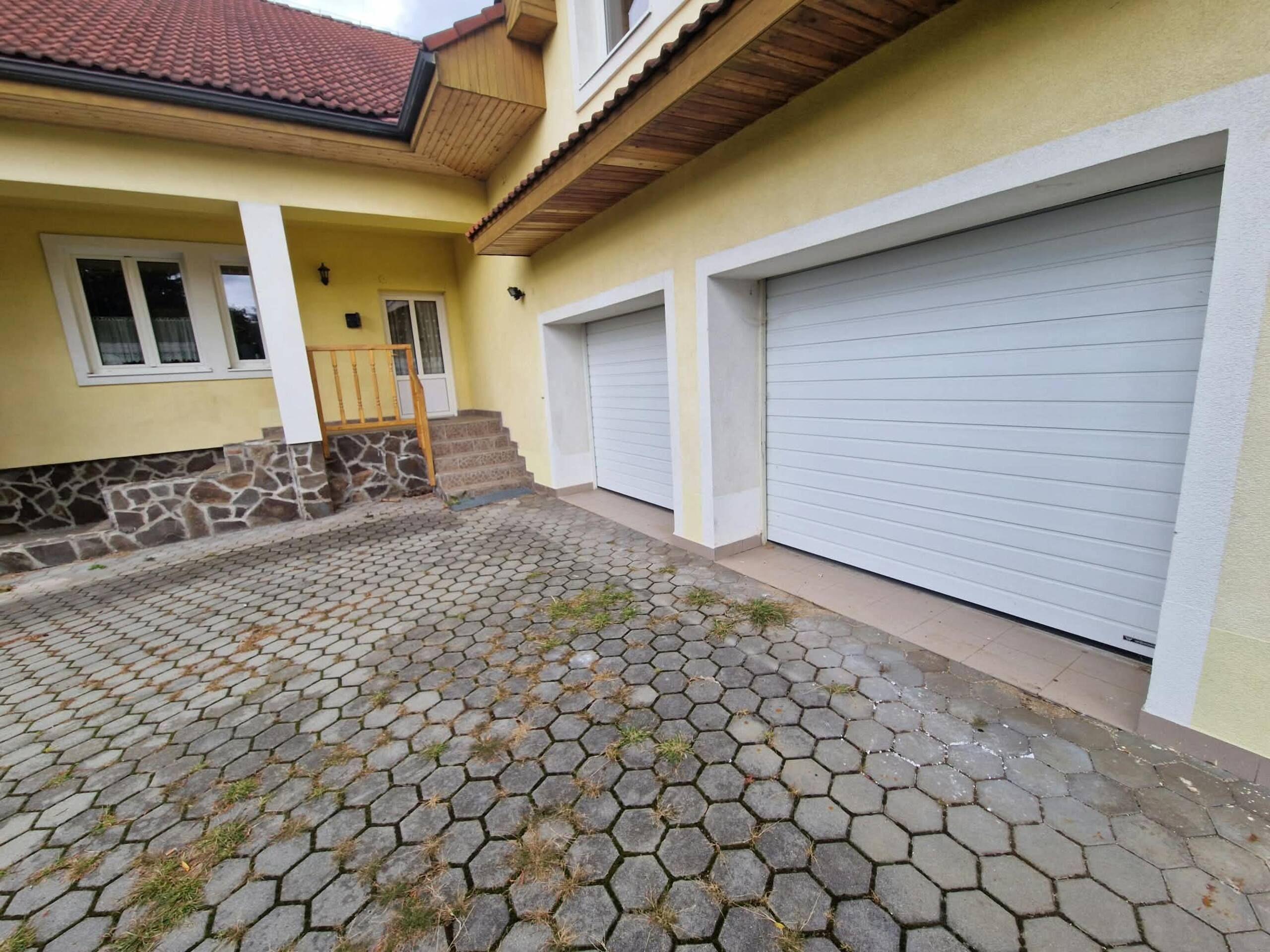Exteriér - Family mansion with sauna, jacuzzi & gym