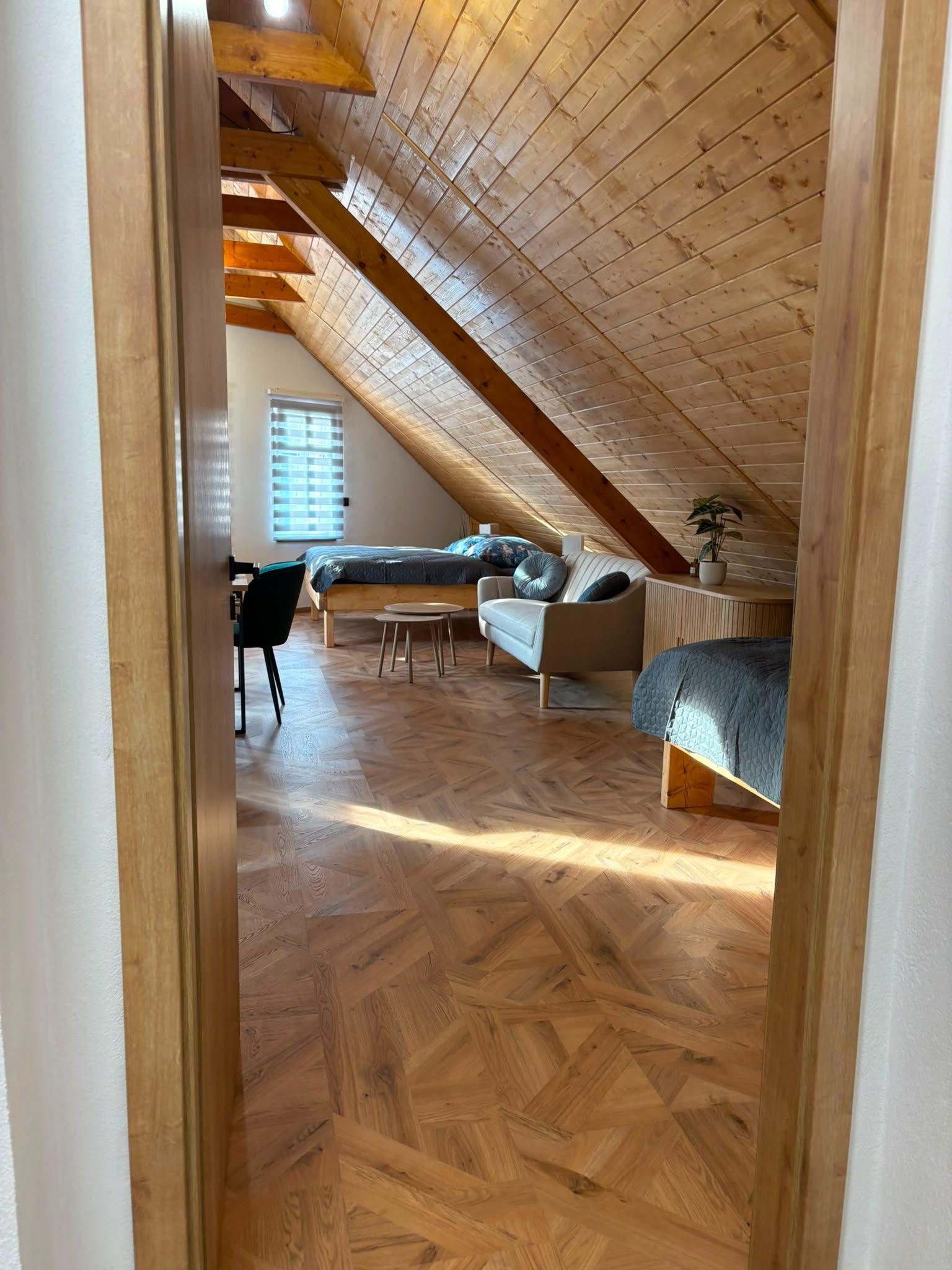 Podkrovní apartmán Třílůžkové studio s přistýlkou - Apartmány Jícha
