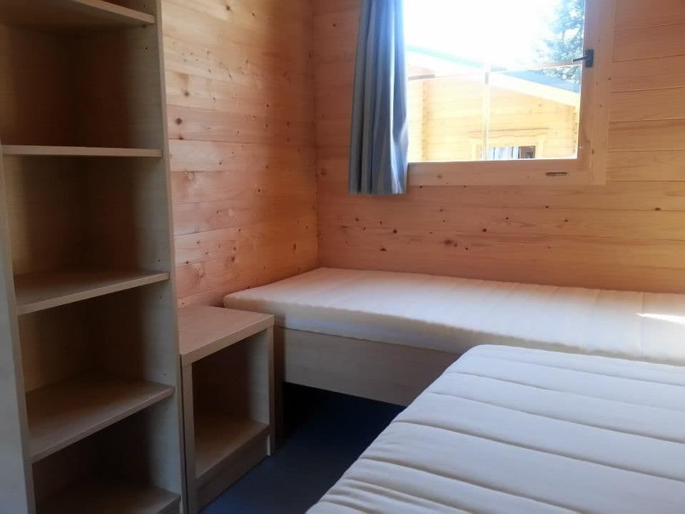 Chatka Typ B s přízemní terasou Čtyřlůžkový pokoj - Camping Amerika