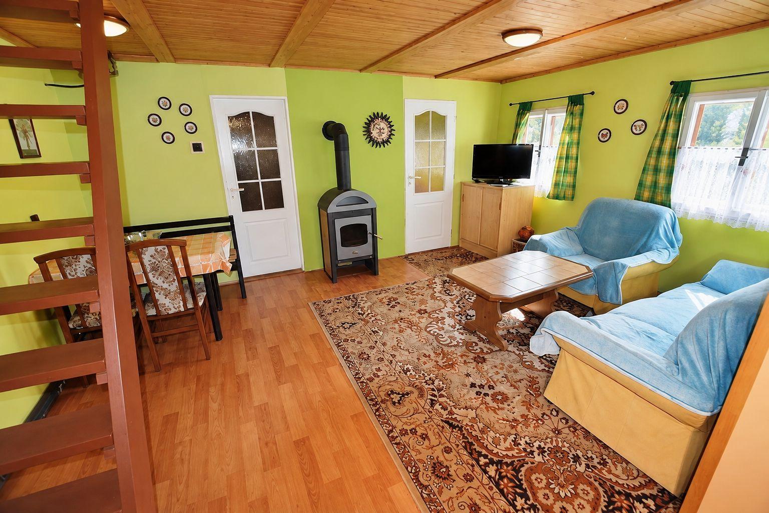 Living area - Chata v zeleném údolí
