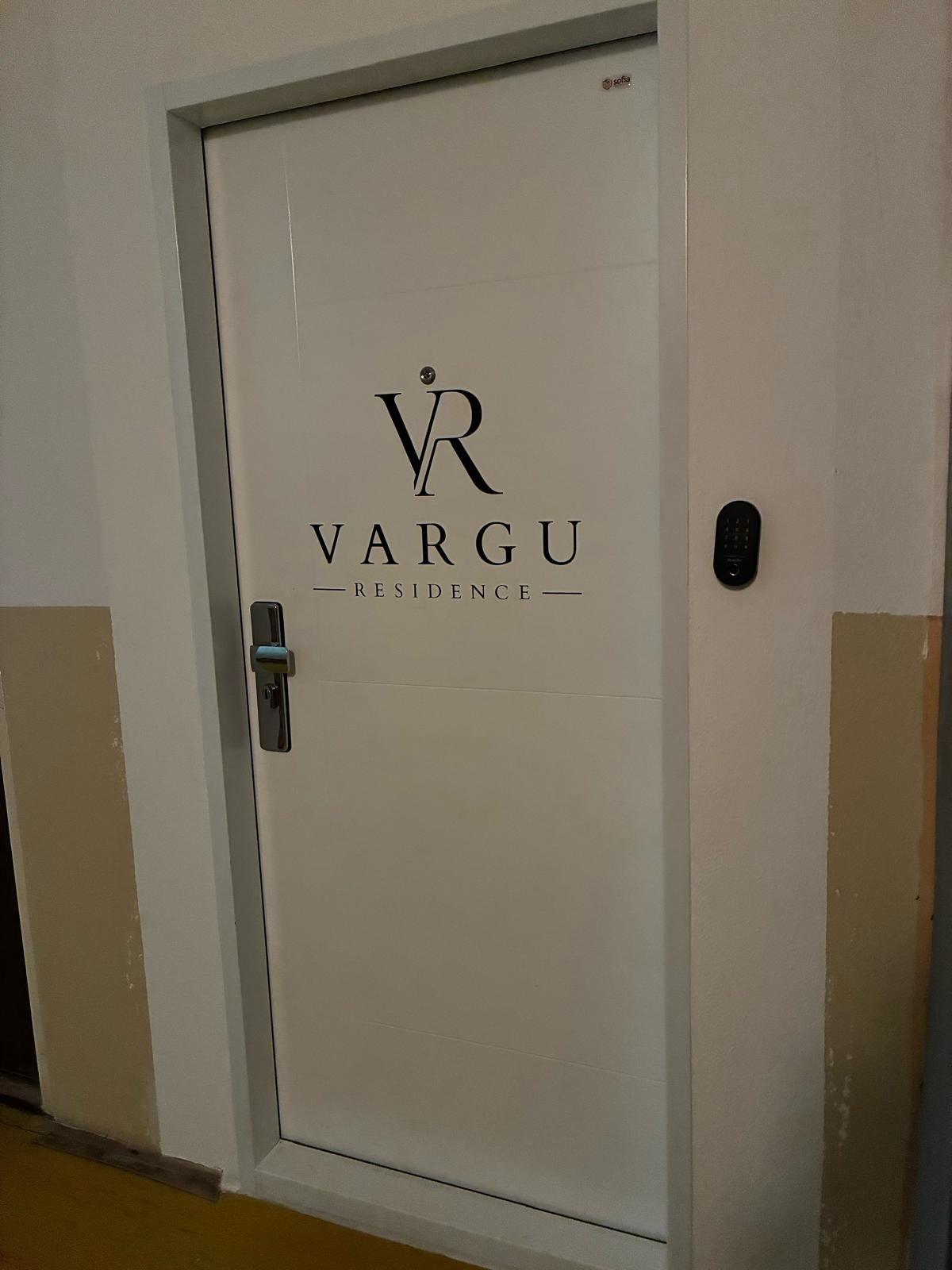 Vchod do apartmánu s klávesnicou pre PIN kody. - Vargu Residence