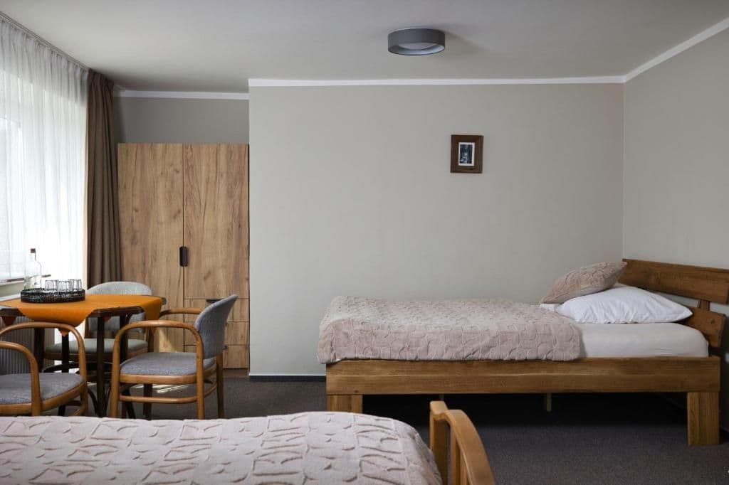Třílůžkový pokoj s balkónom  - Hotel Starý mlýn
