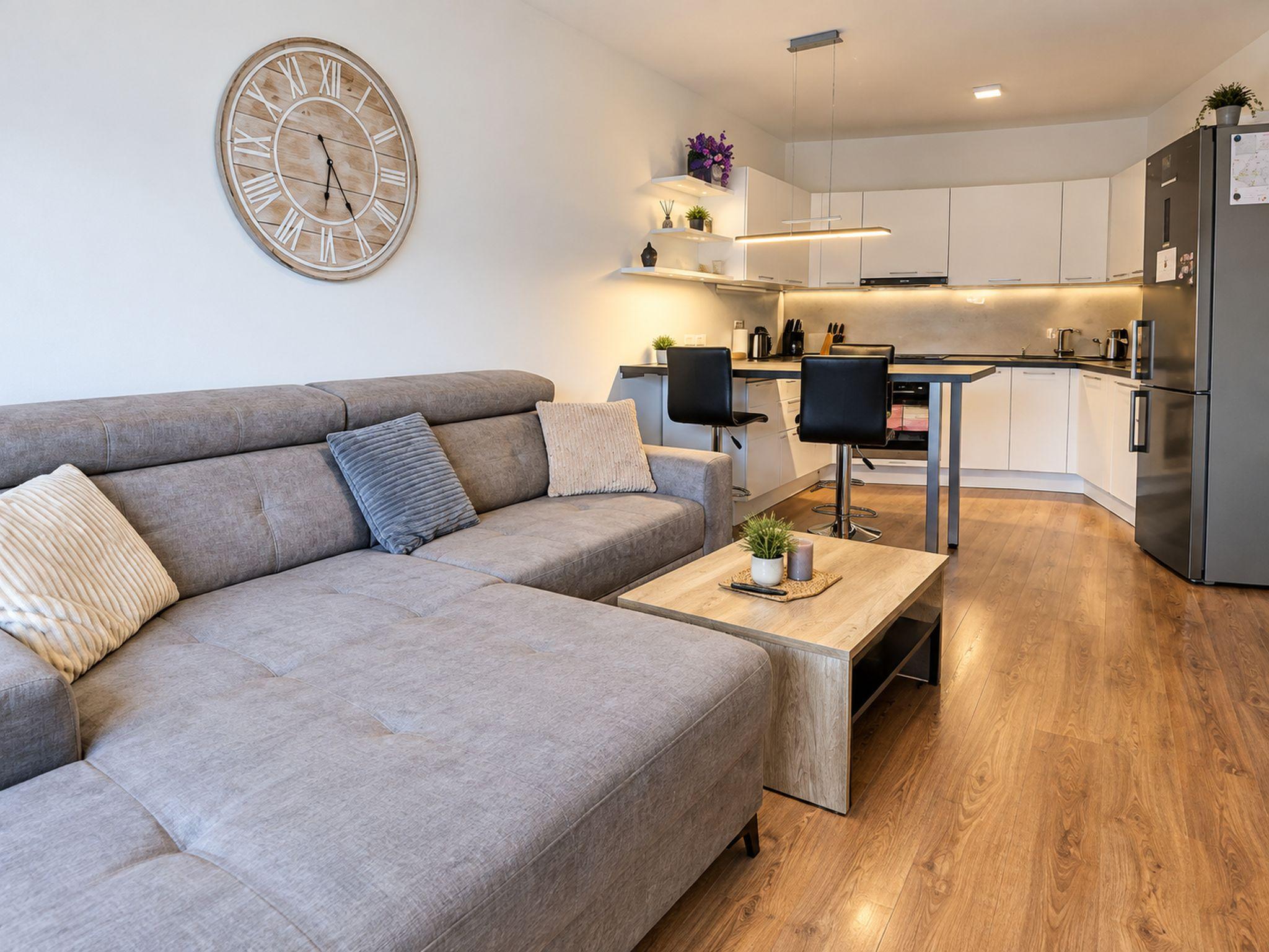 E2 Luxusný Byt pri Hlavnej s Garážou a Supermarketom Apartmán s 1 spálňou - Nadštandardné Byty v Košiciach