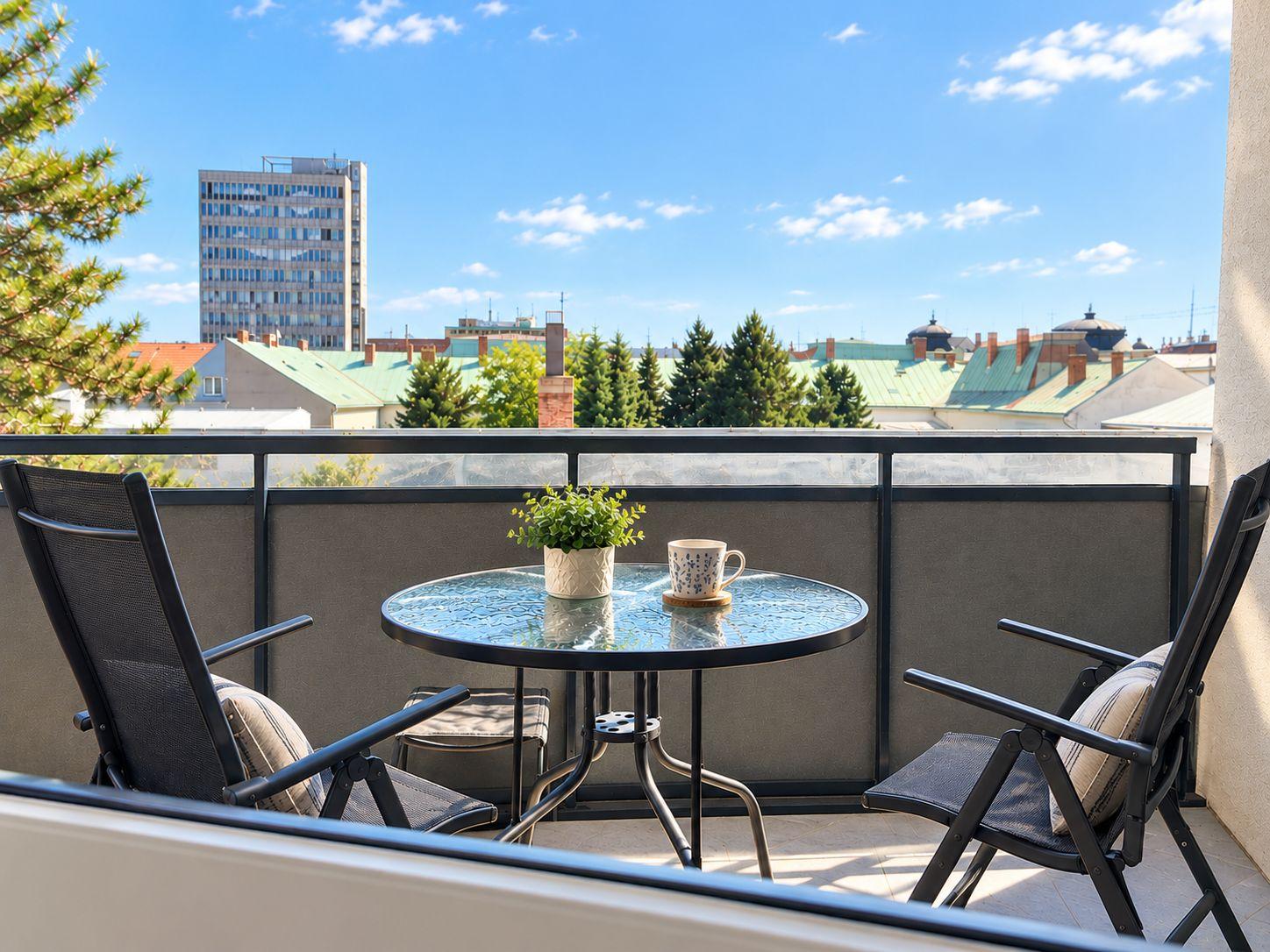 E2 Luxusný Byt pri Hlavnej s Garážou a Supermarketom Apartmán s 1 spálňou - Nadštandardné Byty v Košiciach