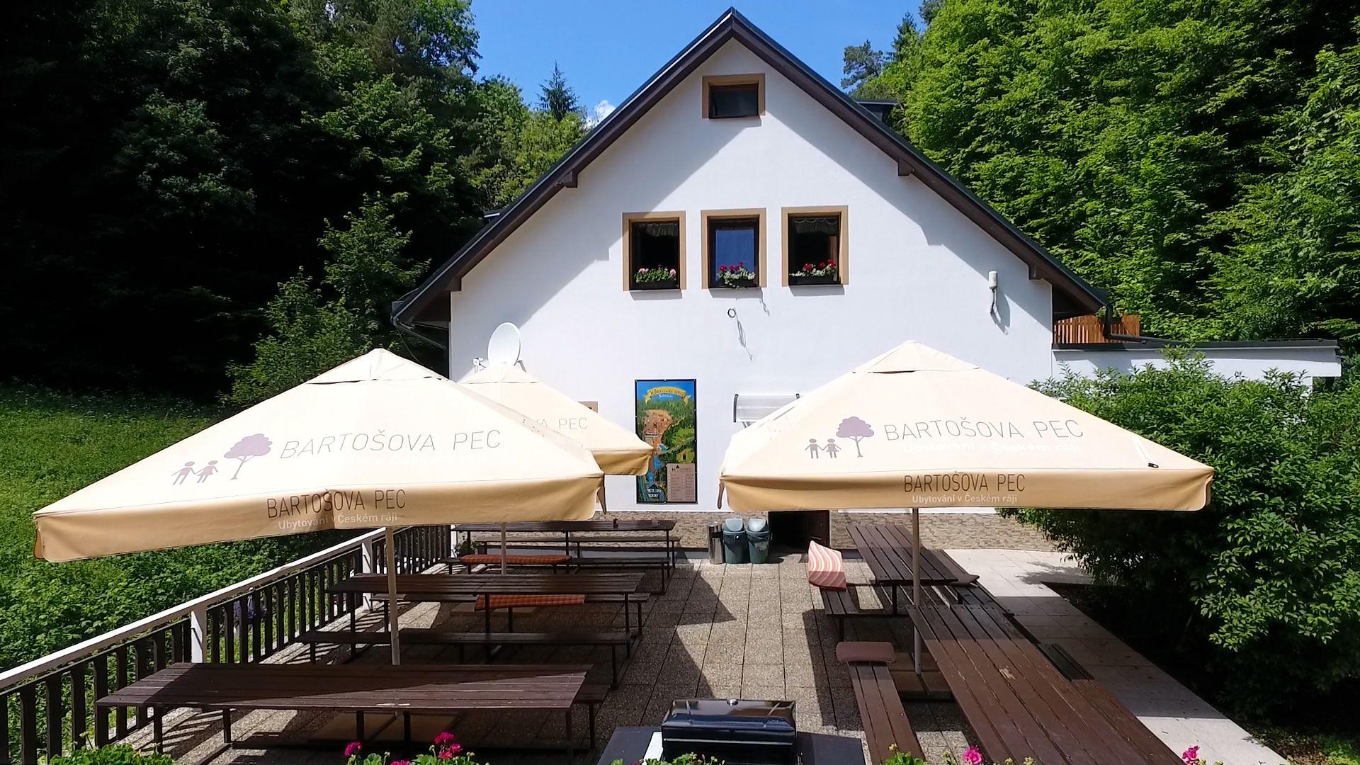 Exteriér - Penzion Bartošova pec