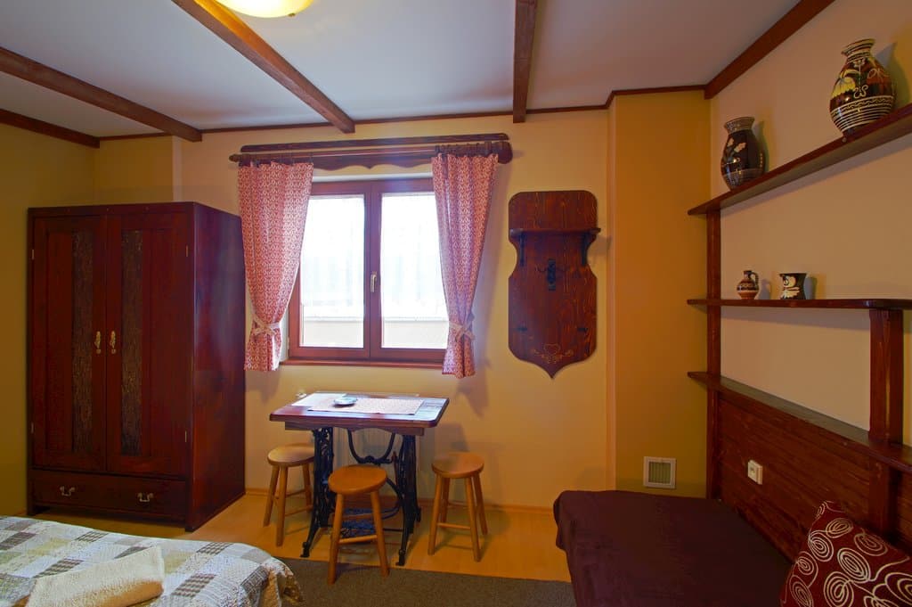 Štúdio s možnosťou výberu izby - Klasik, Štandard, Apartmán s čajovou kuchynkou - Yellow Paradise house