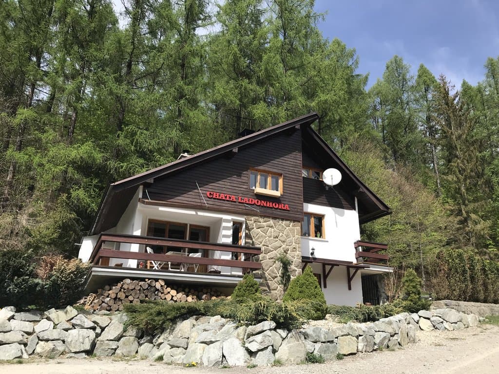 Horská Ferienhaus Ladonhora im Sommer