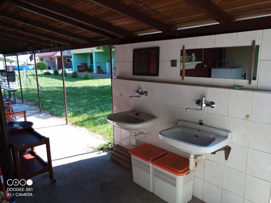 Chatka č.5 - Chatky a apartmány Pod starým orechom - karavan - camp